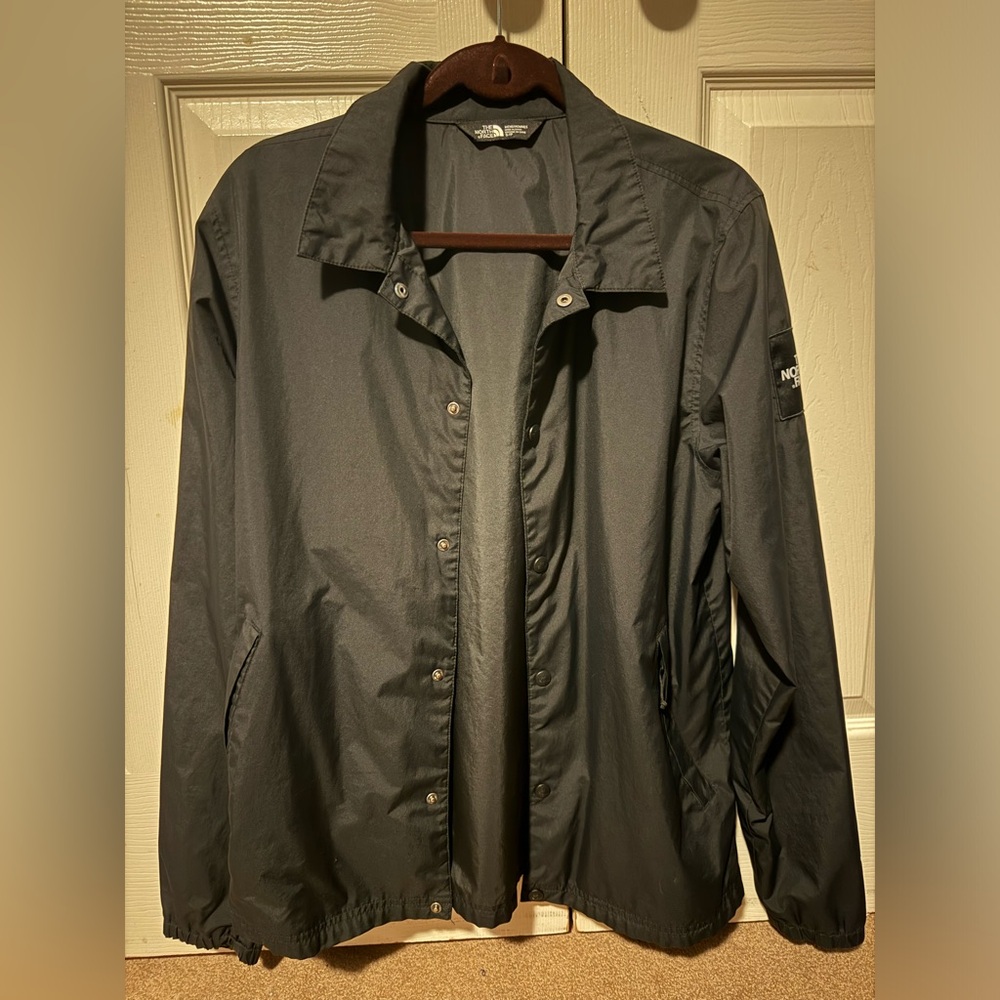 North Face Coach Jacket. size Small
